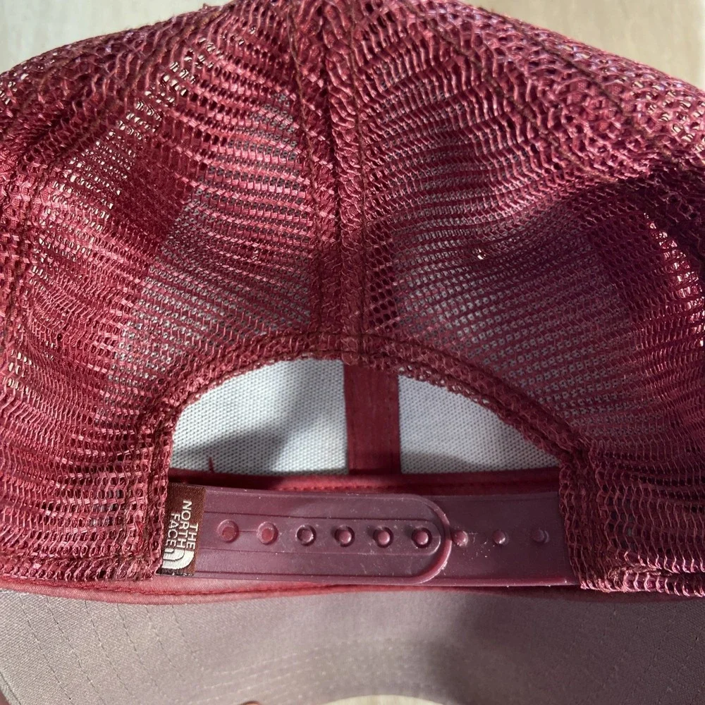 The North Face Mens Trucker Hat Cap Tan Red Mesh Back Canvas Snapback‎